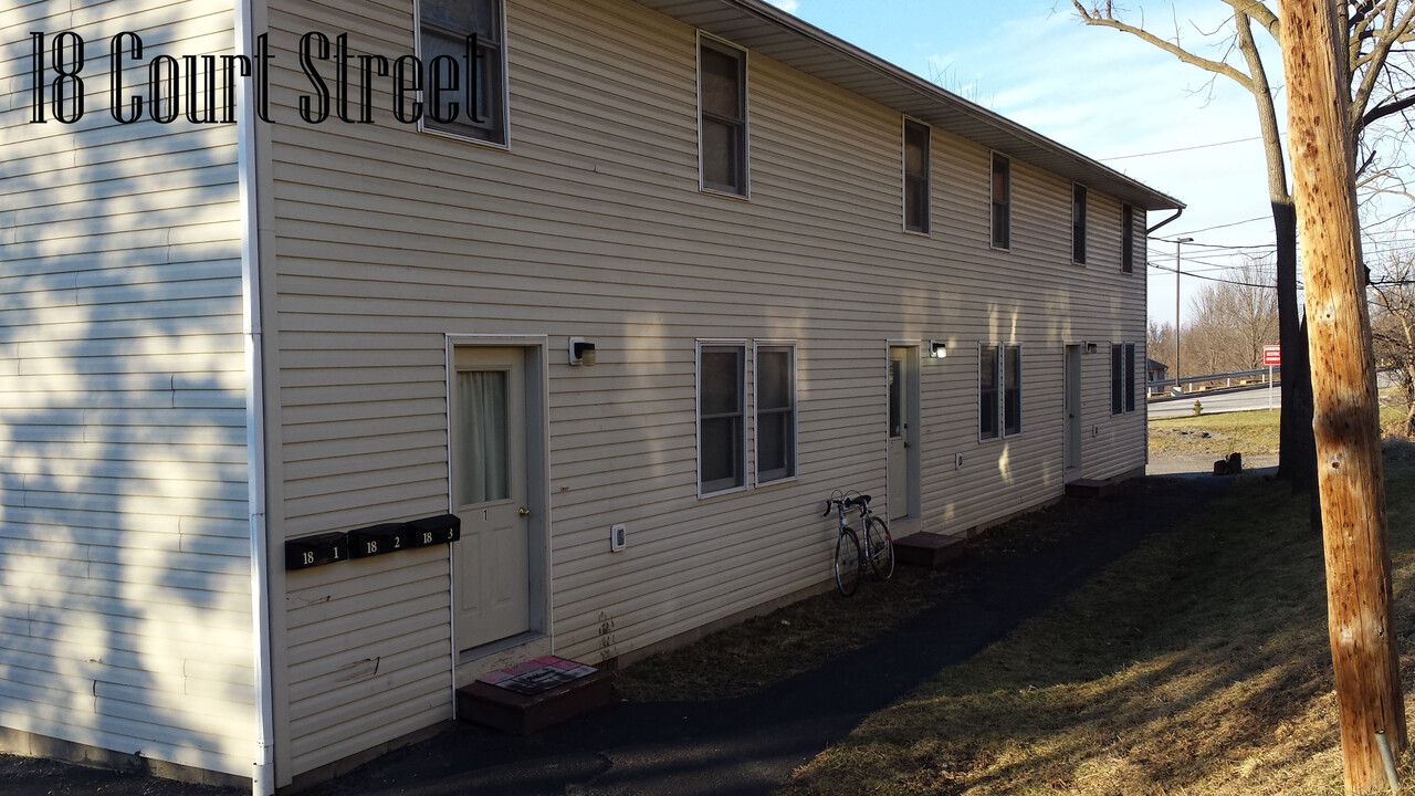 18 Court St in Geneseo, NY - Foto de edificio