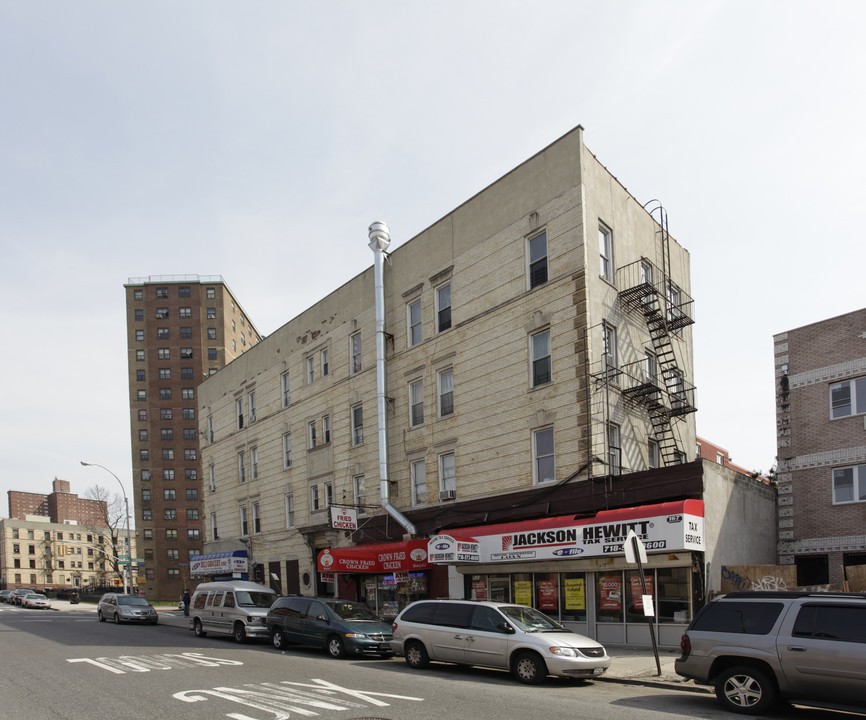 902 DeKalb Ave in Brooklyn, NY - Foto de edificio