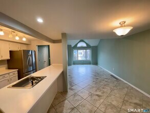 65 Sandpiper Crescent in Milford, CT - Building Photo - Building Photo