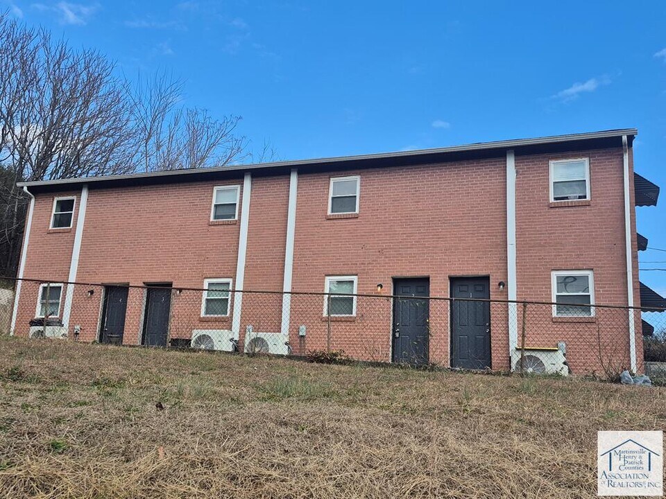 832 Smith St in Martinsville, VA - Building Photo