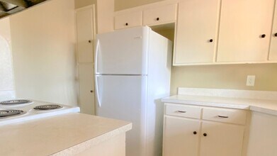 2017 NW 32nd Terrace in Oklahoma City, OK - Building Photo - Building Photo
