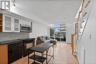 600 Fleet St in Toronto, ON - Building Photo