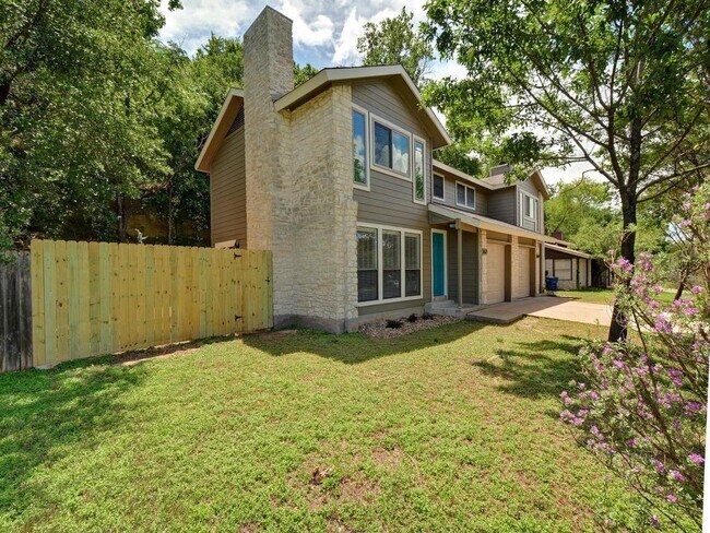 6521 Hart Ln in Austin, TX - Foto de edificio - Building Photo