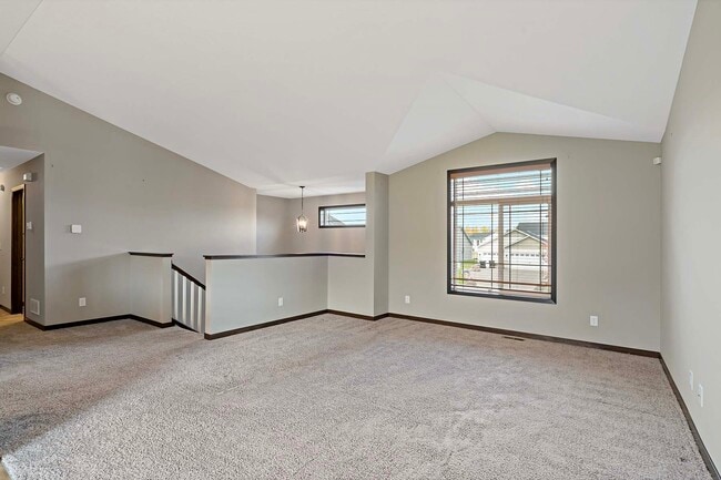 7713 Lambert Cir NE in Otsego, MN - Foto de edificio - Building Photo