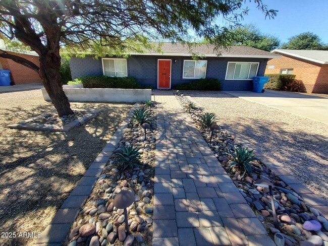 property at 2225 E Glenrosa Ave