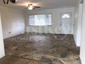 5700 26th Ave N in St. Petersburg, FL - Building Photo - Building Photo