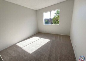 13143 E Mesa Verde Dr in Moorpark, CA - Building Photo