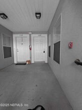 7053 Snowy Canyon Dr in Jacksonville, FL - Foto de edificio - Building Photo