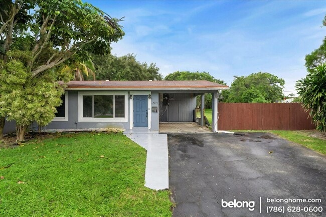 2271 SW 38th Ave in Fort Lauderdale, FL - Foto de edificio - Building Photo