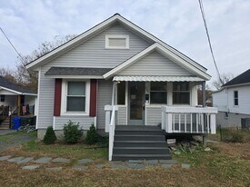 404 N 4th St in Mebane, NC - Building Photo