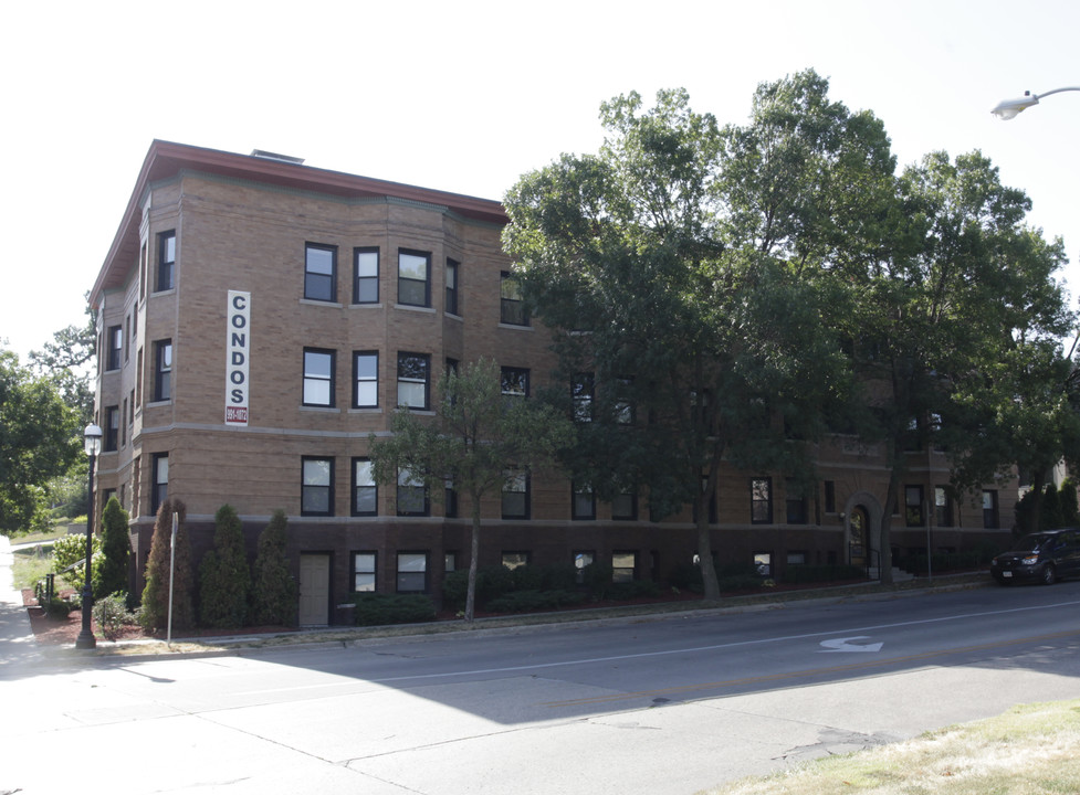 1503 Pleasant St in Des Moines, IA - Building Photo