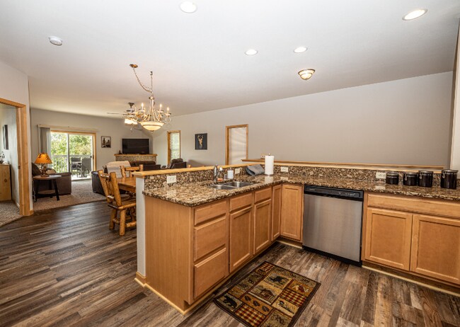 9811 Deer Trail Rd in Tomahawk, WI - Foto de edificio - Building Photo