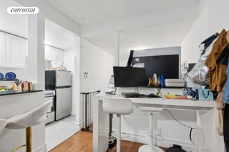 140 W 75th St in New York, NY - Building Photo - Building Photo