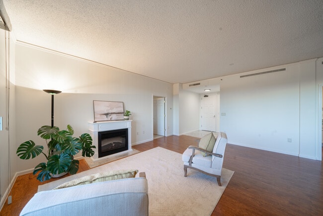 1 Towers Park Ln in San Antonio, TX - Building Photo - Building Photo