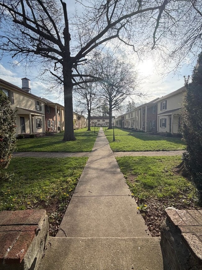 property at 1435 N Forbes Rd