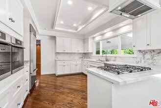 374 Homewood Rd in Los Angeles, CA - Building Photo - Building Photo