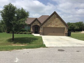 103 Sandstone Ln in Weatherford, TX - Building Photo