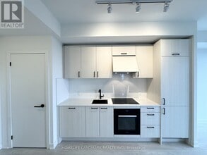 5 Quarrington Ln in Toronto, ON - Building Photo - Building Photo