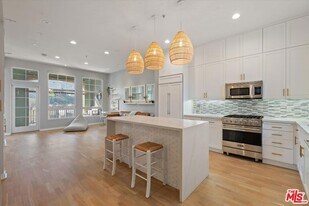 13020 Pacific Promenade in Los Angeles, CA - Building Photo