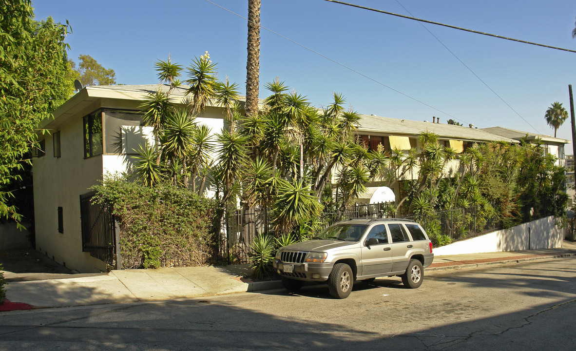 1850 N La Brea Ave in Los Angeles, CA - Building Photo