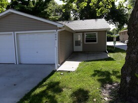 1000 Delaware Ave in Ames, IA - Building Photo