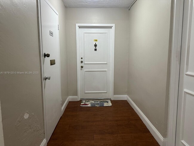 7300 NW 17th St in Plantation, FL - Building Photo - Building Photo