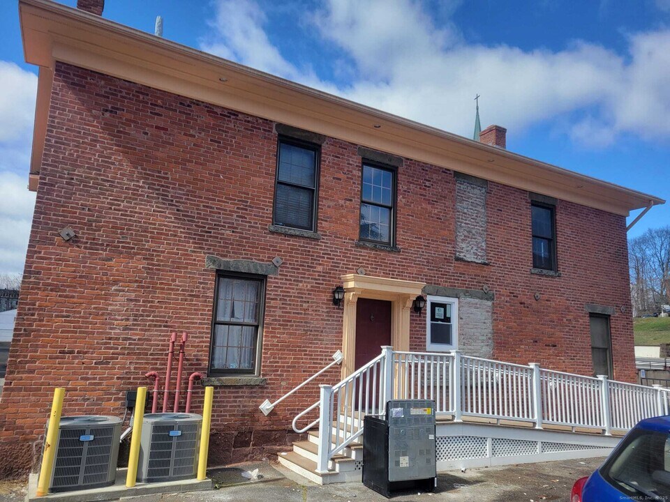 1 Barristers Ct in Meriden, CT - Building Photo