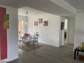 12620 Kenwood Ln in Ft. Myers, FL - Foto de edificio - Building Photo
