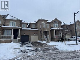71 Fingland Cres in Hamilton, ON - Building Photo