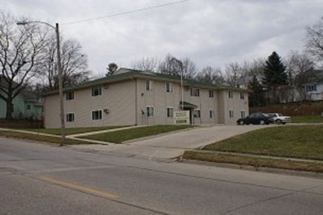 Sommerset Apartments in Guthrie Center, IA - Building Photo