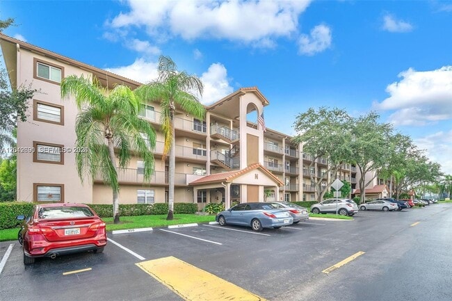 1000 SW 125th Ave in Pembroke Pines, FL - Building Photo - Building Photo