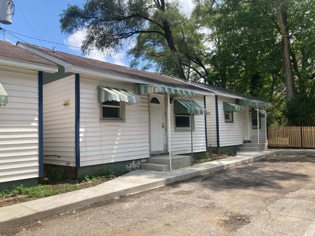110 W Willow Dr in Roseland, IN - Foto de edificio - Building Photo