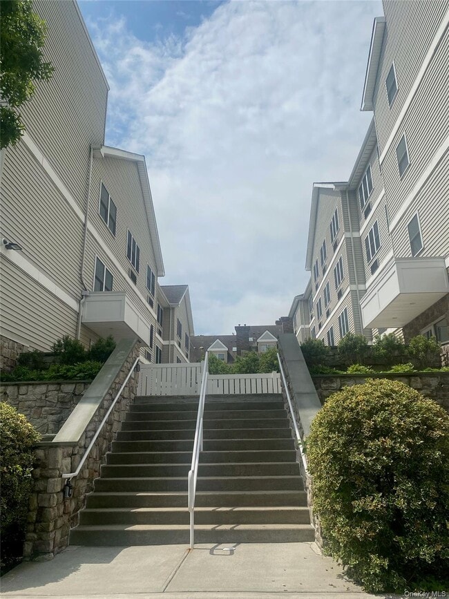 342 Westchester Ave in Port Chester, NY - Building Photo - Building Photo