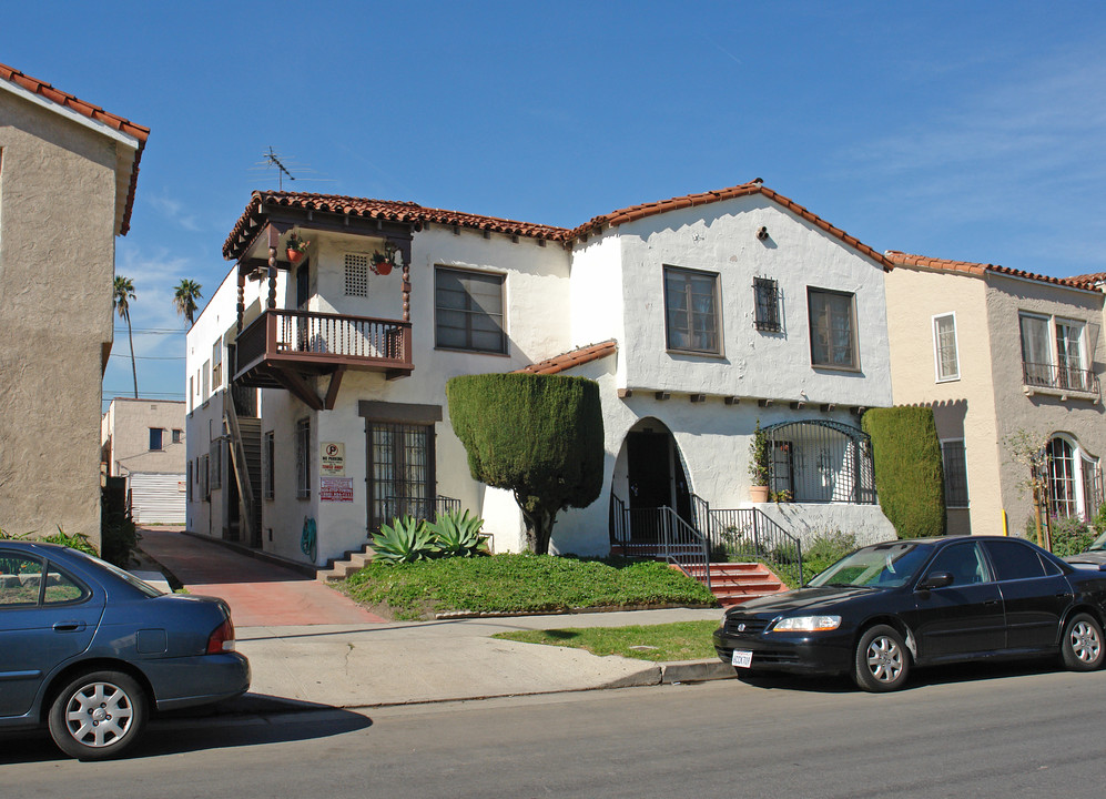 327 N Curson Ave in Los Angeles, CA - Building Photo