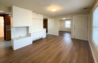 939 E 9th Ave in Hutchinson, KS - Building Photo - Building Photo