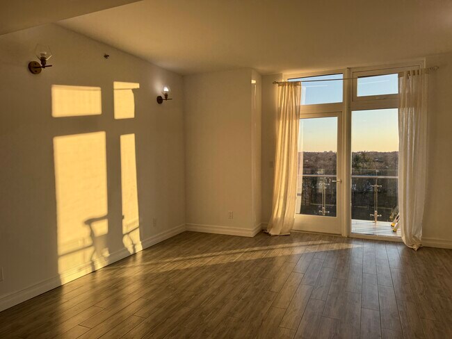 6518 Austin St, Unit 8G in Rego Park, NY - Foto de edificio - Building Photo
