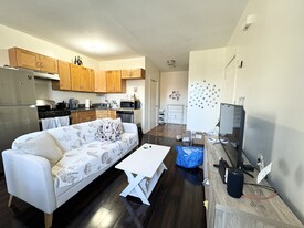 1576 Tremont St, Unit 3 Apartamentos