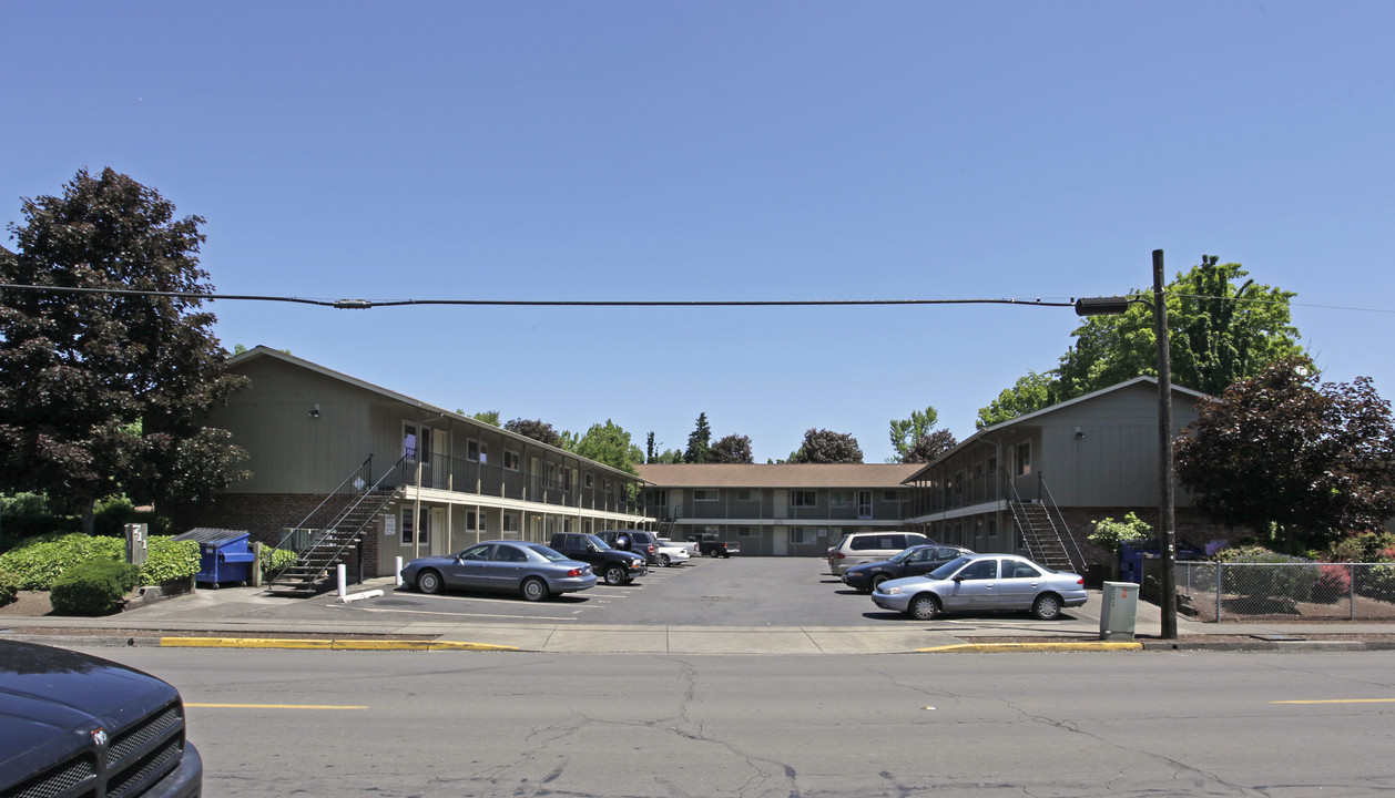 Kelly View Apartments in Springfield, OR - Building Photo