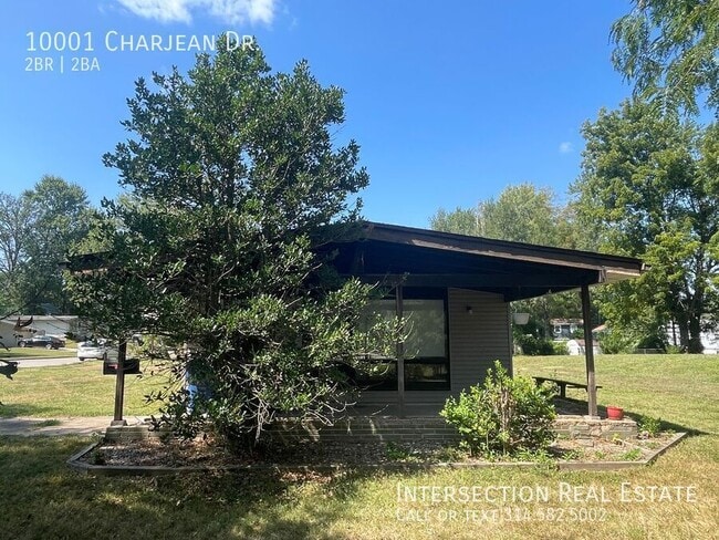 10001 Charjean Dr in St. Ann, MO - Building Photo - Building Photo