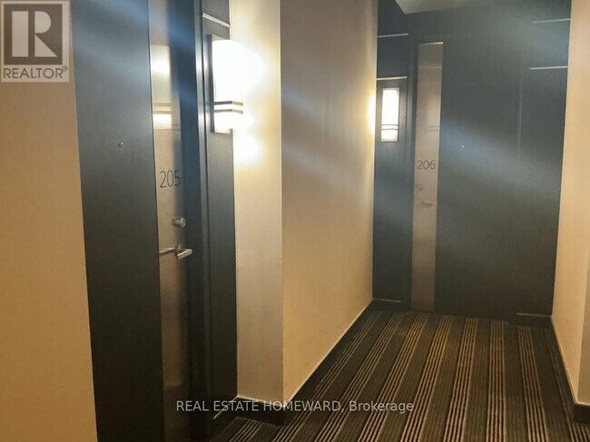 188 Eglinton Ave E in Toronto, ON - Building Photo - Building Photo