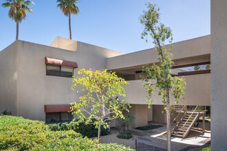 Villa Caballeros in Palm Springs, CA - Building Photo - Building Photo