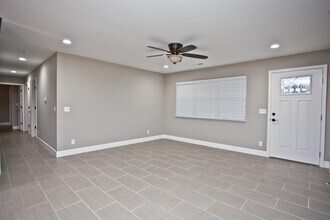 1206 Convair St in Bentonville, AR - Building Photo - Building Photo