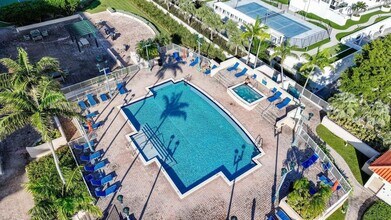 3020 NE 32nd Ave in Fort Lauderdale, FL - Foto de edificio - Building Photo