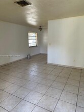 2420 Taft St in Hollywood, FL - Building Photo - Building Photo