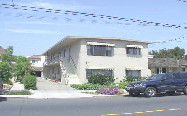 1051 Ximeno Ave in Long Beach, CA - Building Photo - Building Photo