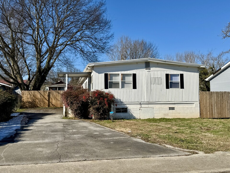 836 Commerce St in Loudon, TN - Building Photo