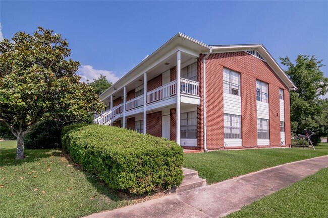 1917 20th St-Unit -4 in Huntsville, TX - Building Photo - Building Photo
