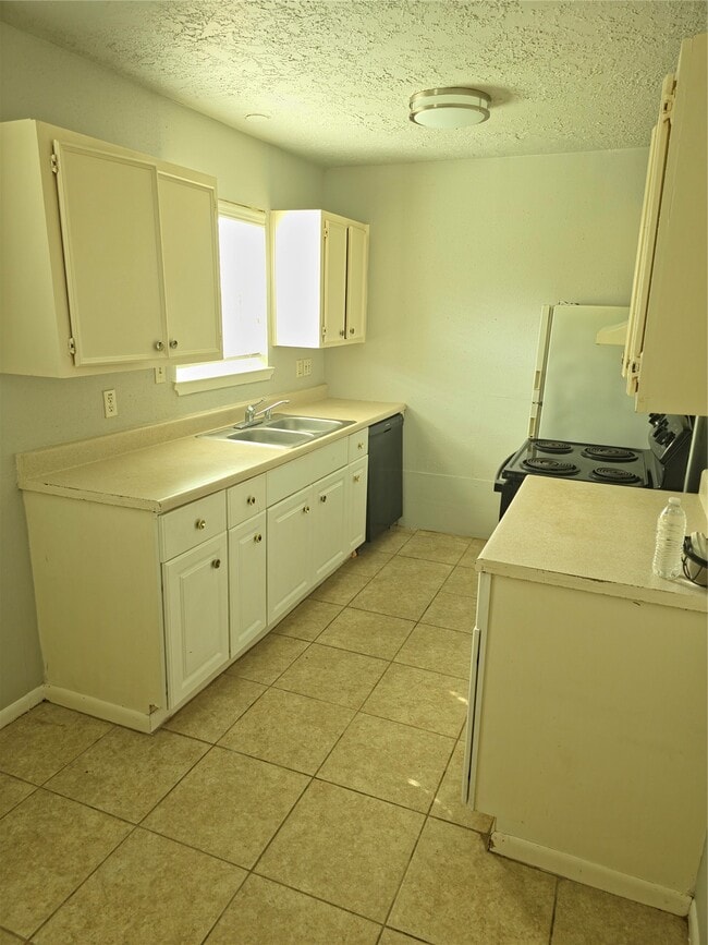 property at 3202 Yale St