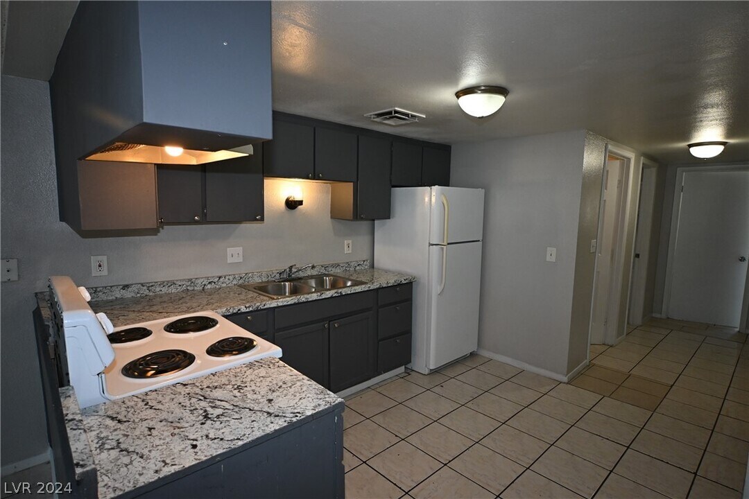 3101 E Carey Ave, Unit 2 in North Las Vegas, NV - Building Photo