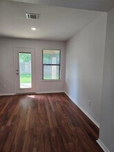 1124 Hyde Park Dr in Round Rock, TX - Foto de edificio - Building Photo